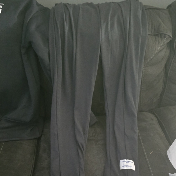 Simple Gray Ribbed Fabric - Picture 4 of 8